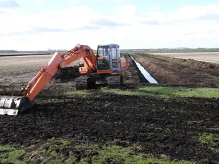 Hitachi excavator (representative photograph)